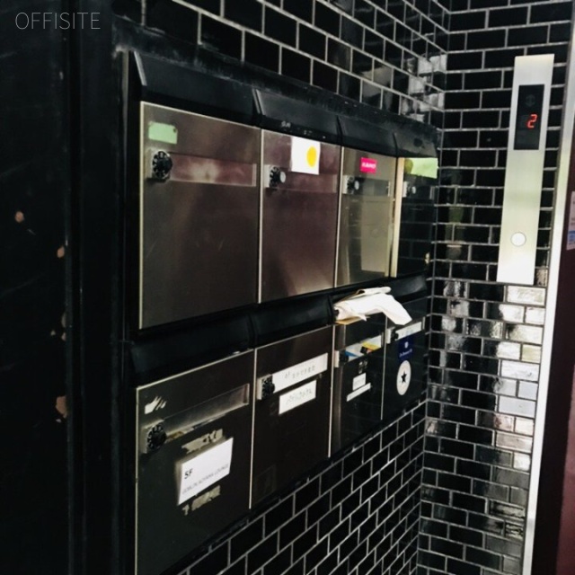 ブラック青山 郵便受け