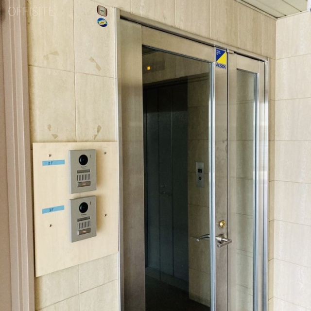 南青山吉岡ビル エントランス