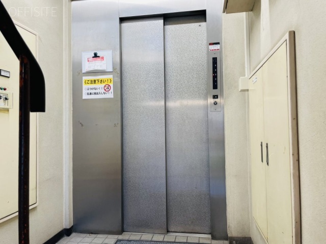 新井ビル エレベーター
