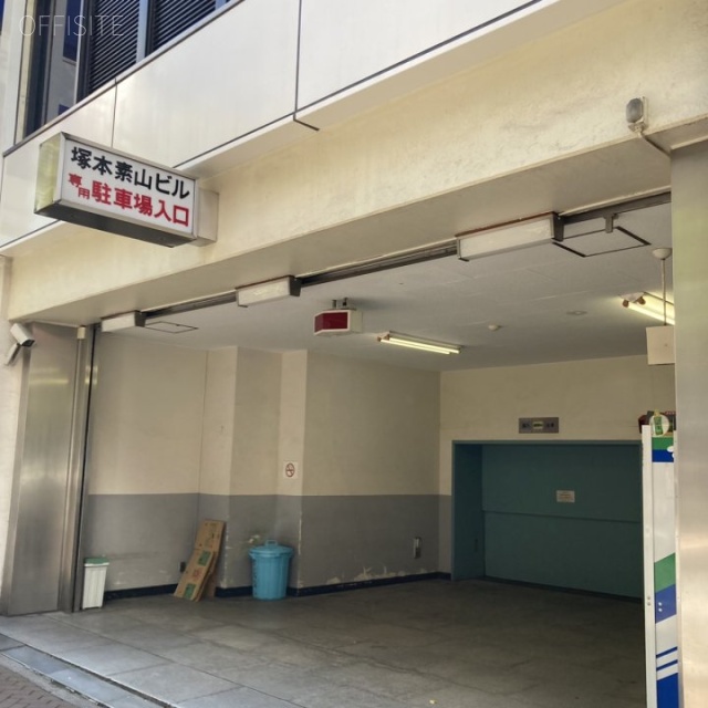 塚本素山ビル 駐車場