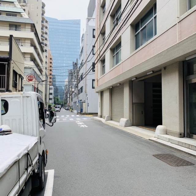 新橋アネックス ビル前面道路