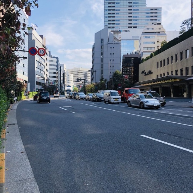 東洋Mビル 前面は目白通り