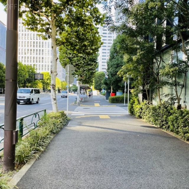 グーゴルプレックス・ミレニアムビル ビル前面道路