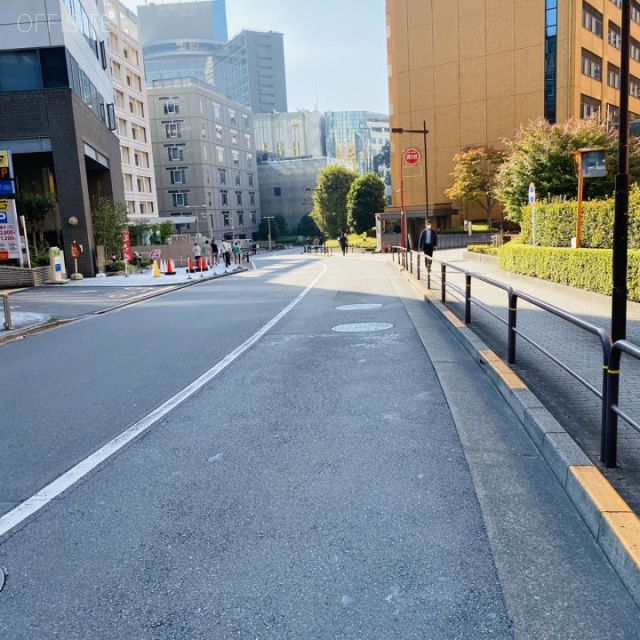 麹町アネックス ビル前面道路