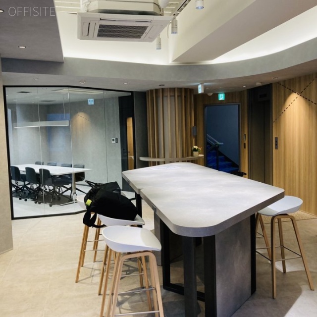 THE CROSS 一番町 室内