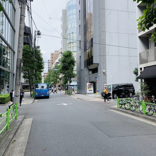 日本橋人形町プレイス ビル前面道路