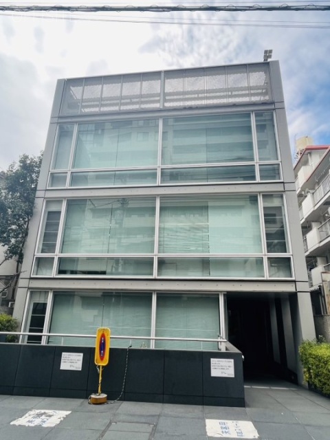 春日尚学ビル 外観