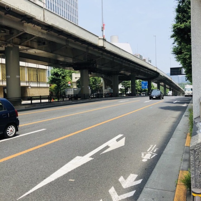合人社東京永田町ビル 前面は青山通り