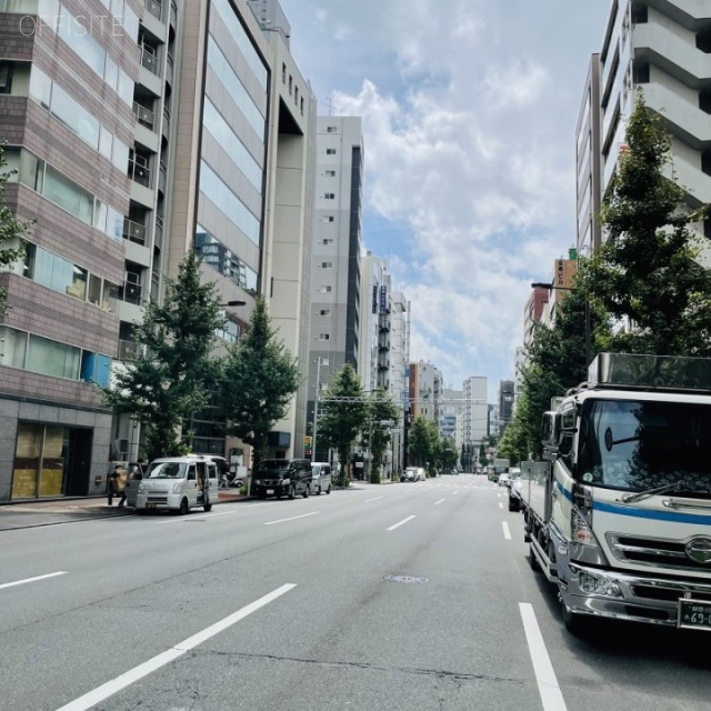 岩本町ツインビル ビル前面道路