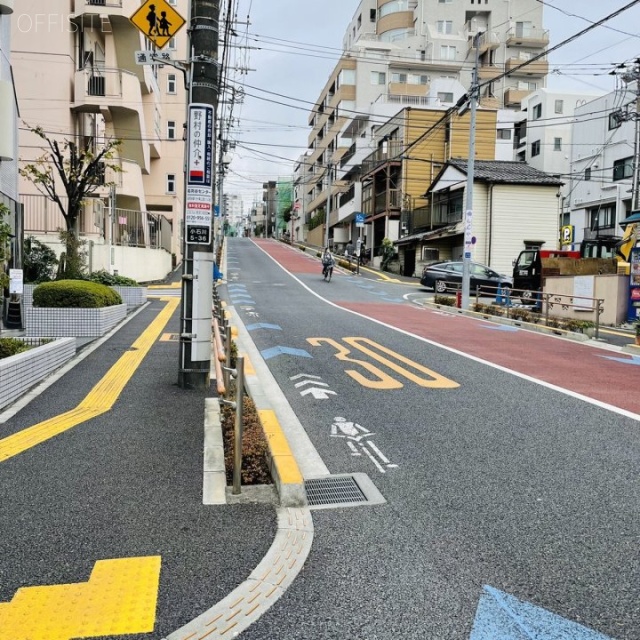 三共小石川THビル ビル前面道路