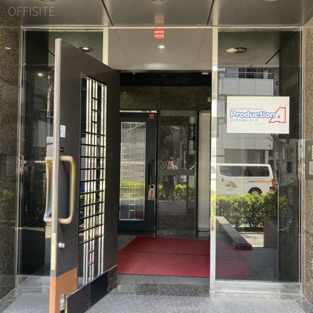 CATビル エントランス