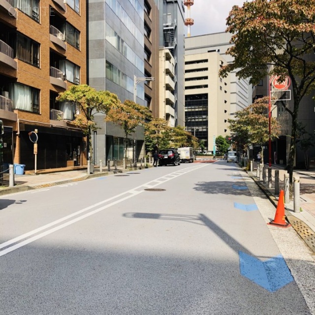 HANAIビル ビル前面道路