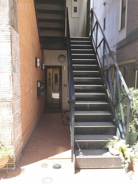 アルコイルスKビル エントランス