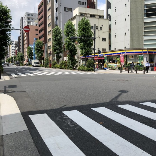 ACE日本橋ビル ビル前面道路