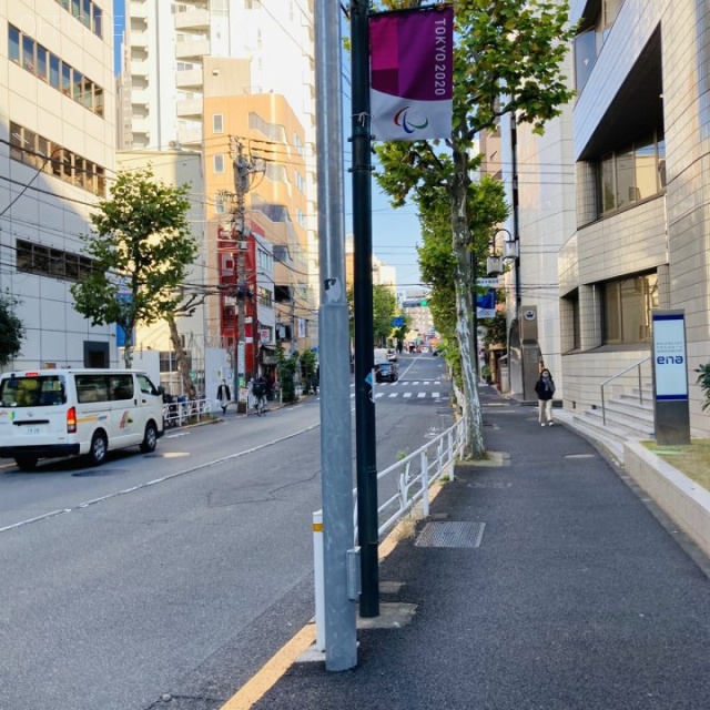 フロンティア代々木 ビル前面道路