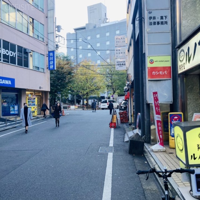 ニッカビル ビル前面道路