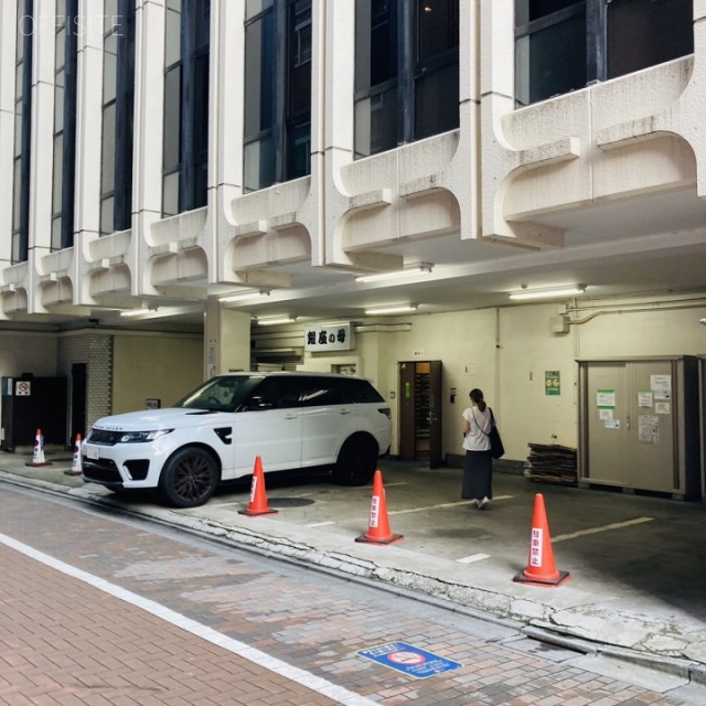 銀座8丁目10番ビル 駐車場