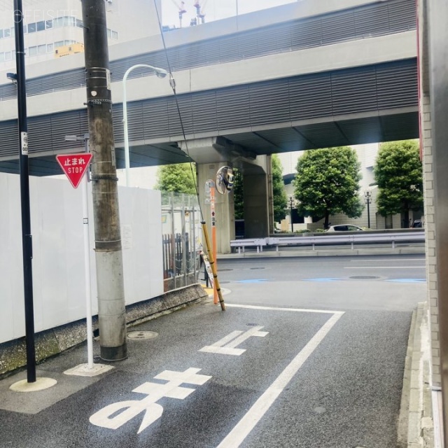 加藤ビル ビル前面道路