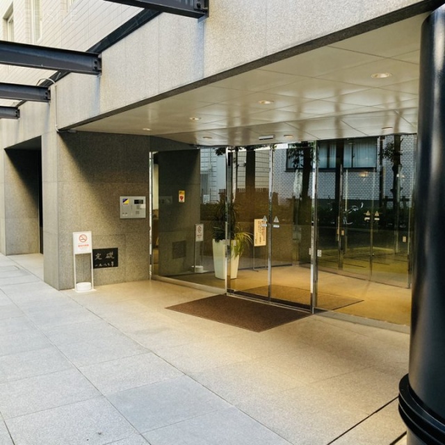 フロンティア代々木 オフィスビル出入口