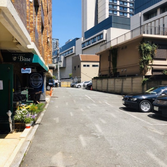 十全ビル本館・新館 ビル前面道路