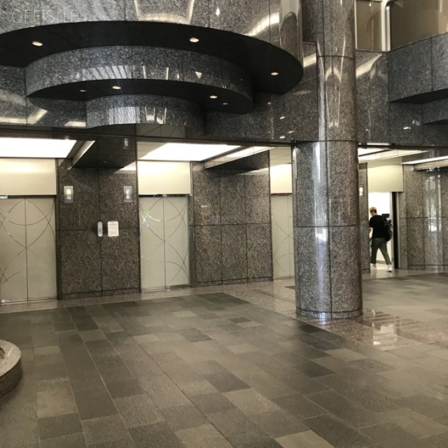 青山オーバルビル エントランス