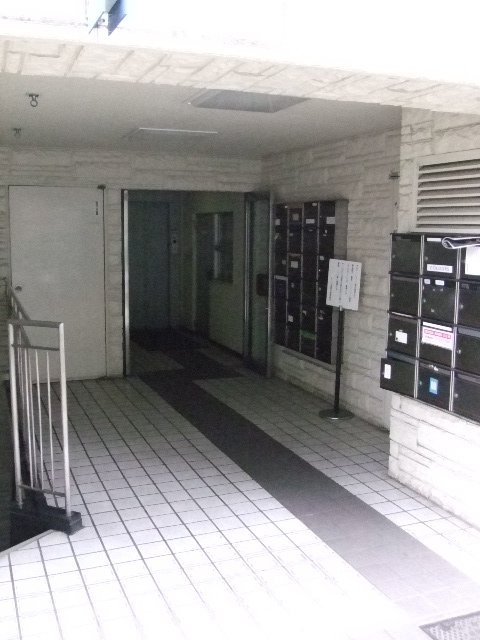 サーラ南青山ビル エントランス