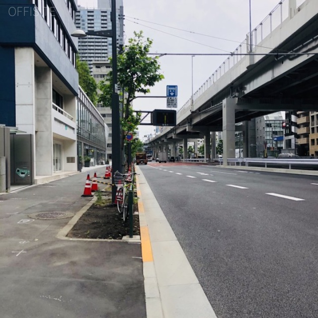 六本木ティーキューブ ビル前面道路