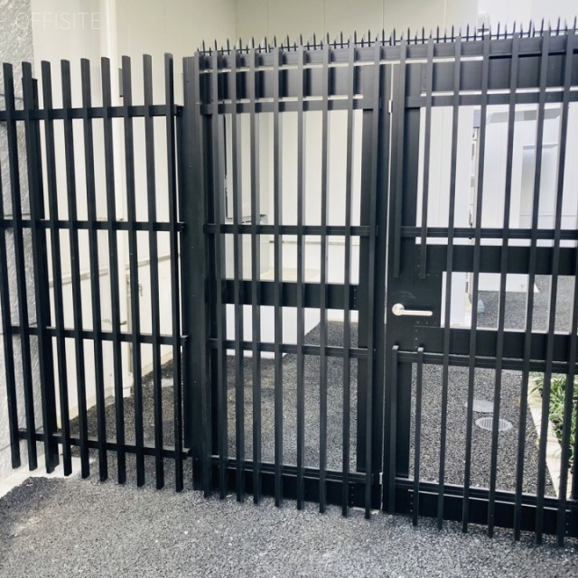 西新宿ビジネスキューブ 外観