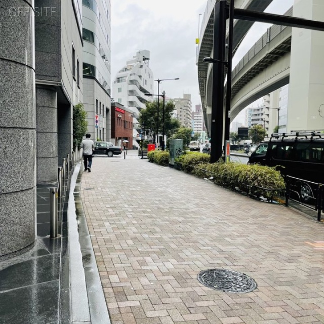 トーシンビル ビル前面道路