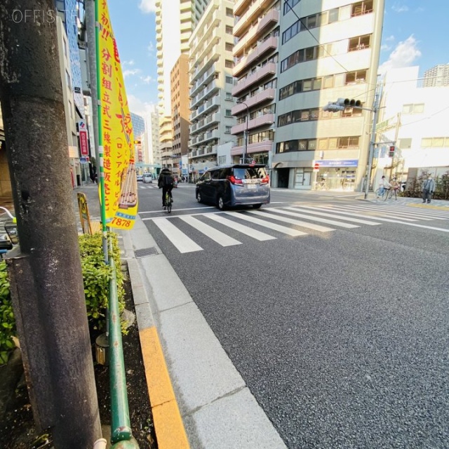 ロンアイル池袋 ビル前面道路