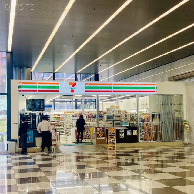 芝浦スクエアビル 建物内1階にコンビニあり