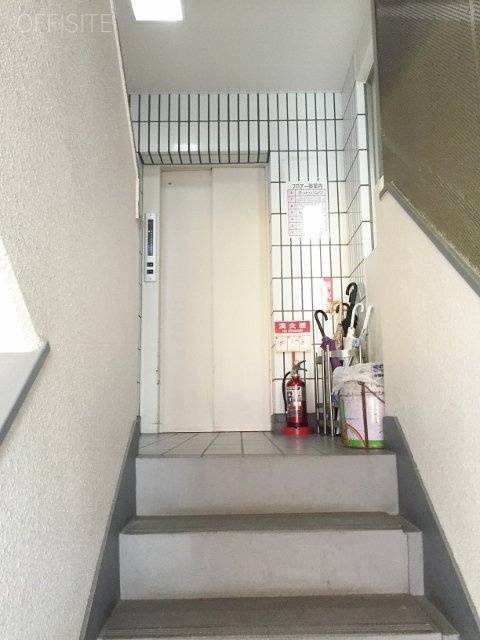 清水ビル エントランス