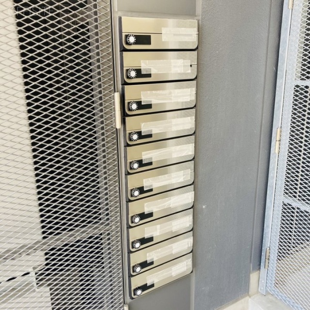 P’s GAIENMAE 郵便受け