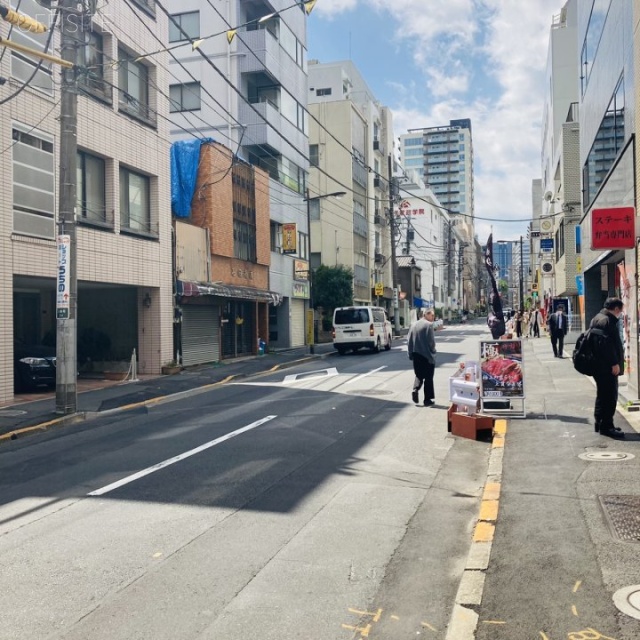 大塚ビル ビル前面道路