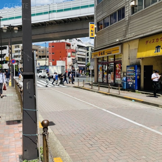 明石ビル ビル前面道路