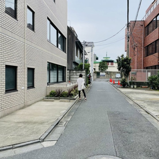 青山SGKビル ビル前面道路