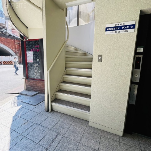 星野神田西口ビル エントランス