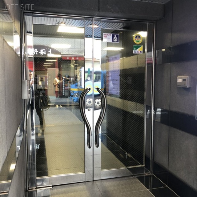 RENEX池袋(旧 日宝池袋第一ビル) オフィスビル出入口