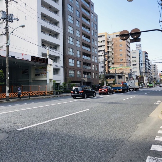 アドン菊川ビル 前面は三ツ目通り