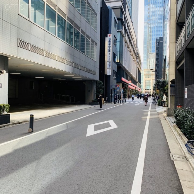 共同ビル新本町 ビル前面道路