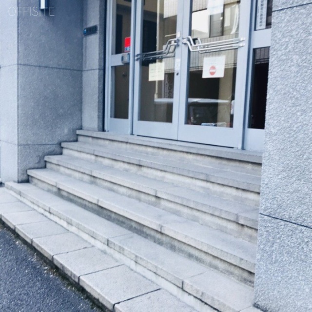 小里ビル エントランス
