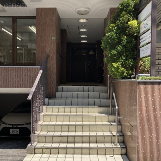 三富ビル エントランス