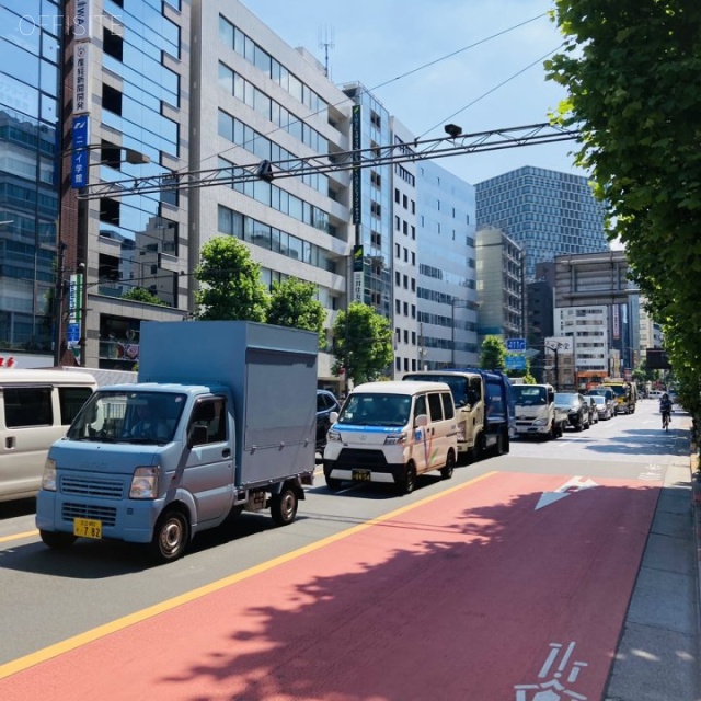 KA111 ビル前面道路