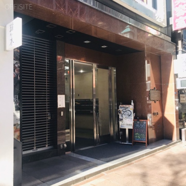 中島商事ビル エントランス