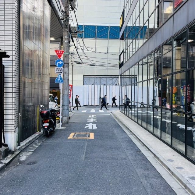 LANDPOOL KANDA TERRACE 前面道路