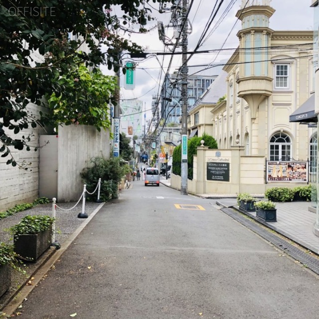 オラシオン青山ビル ビル前面道路