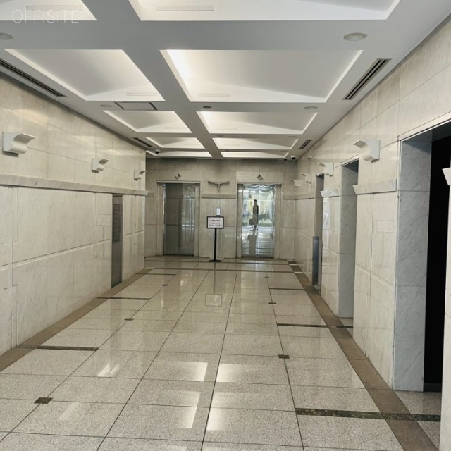 五反田フラットアイアンビル エントランス