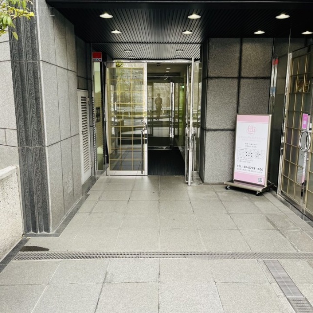 山手ビル オフィスビル出入口