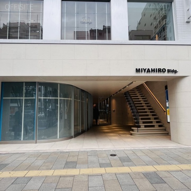 ミヤヒロビル オフィスビル出入口