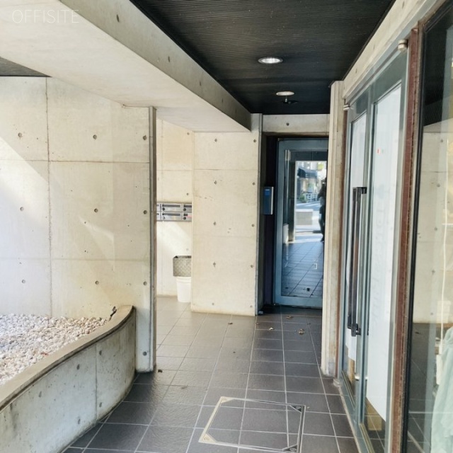 メイプルヒルズ千駄ヶ谷 エントランス